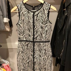 Ann Taylor Dress - it’s stretchy!